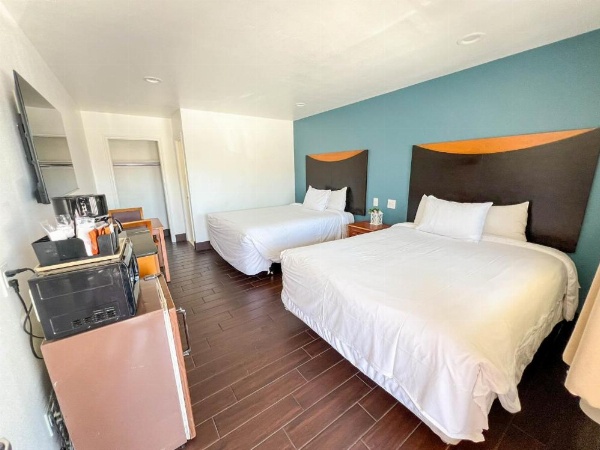 Town and Country Inn image 22