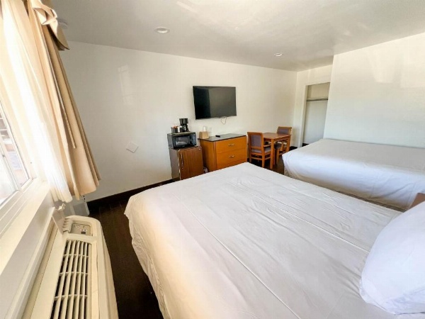 Town and Country Inn image 24