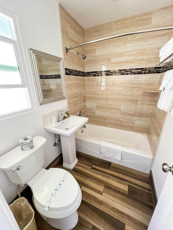 Town and Country Inn image 25