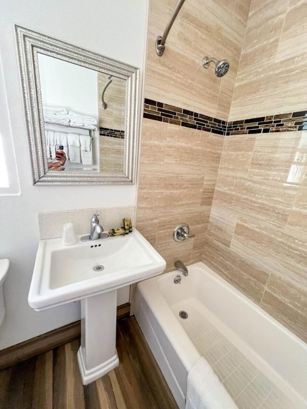 Town and Country Inn image 27