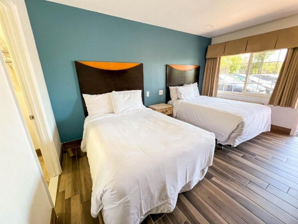 Town and Country Inn image 34