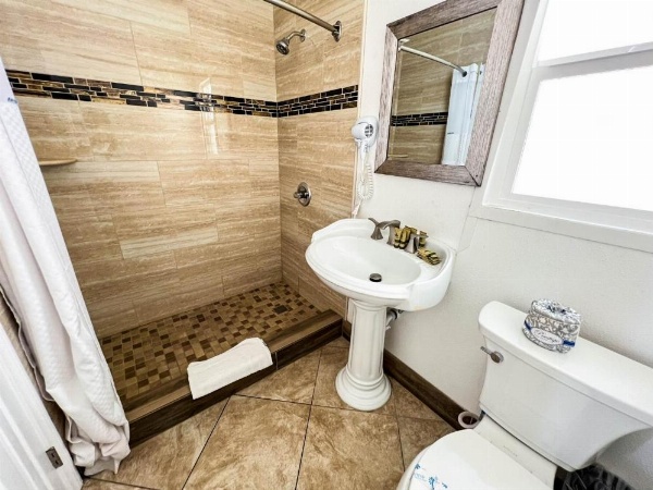 Town and Country Inn image 35