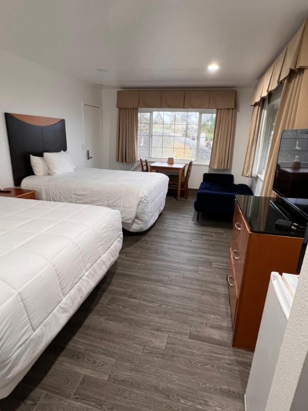 Town and Country Inn image 49