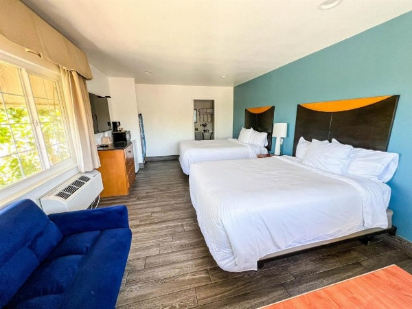 Town and Country Inn image 50