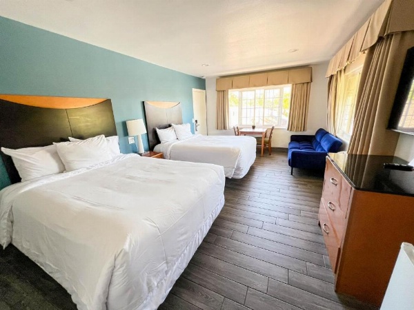 Town and Country Inn image 51