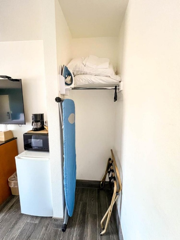 Town and Country Inn image 56