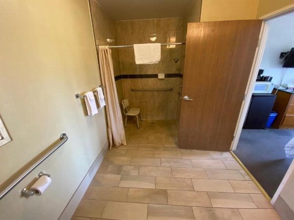 Town and Country Inn image 66