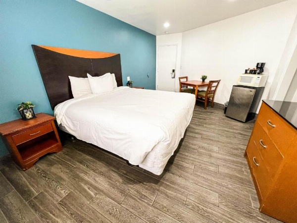 Town and Country Inn image 67