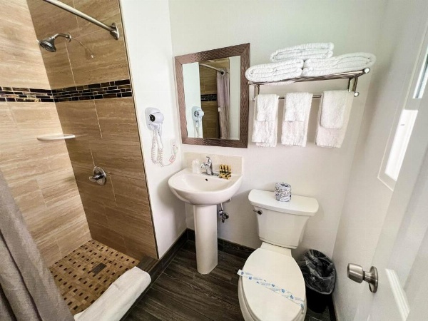 Town and Country Inn image 69