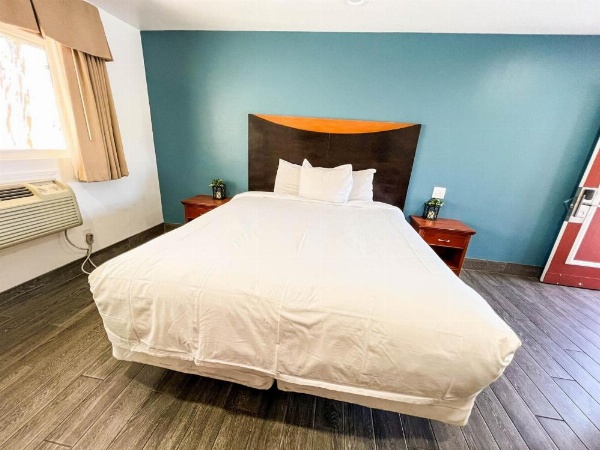 Town and Country Inn image 73