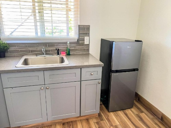 Town and Country Inn image 81