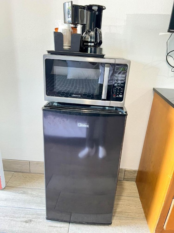 Town and Country Inn image 89