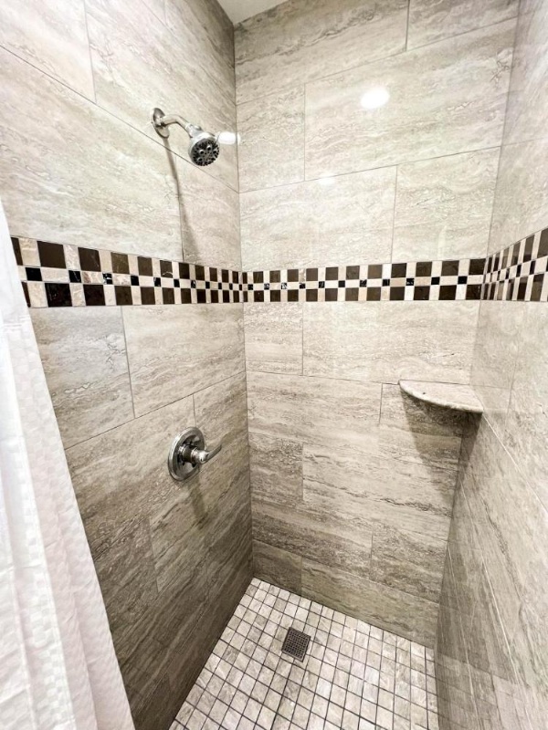 Town and Country Inn image 9